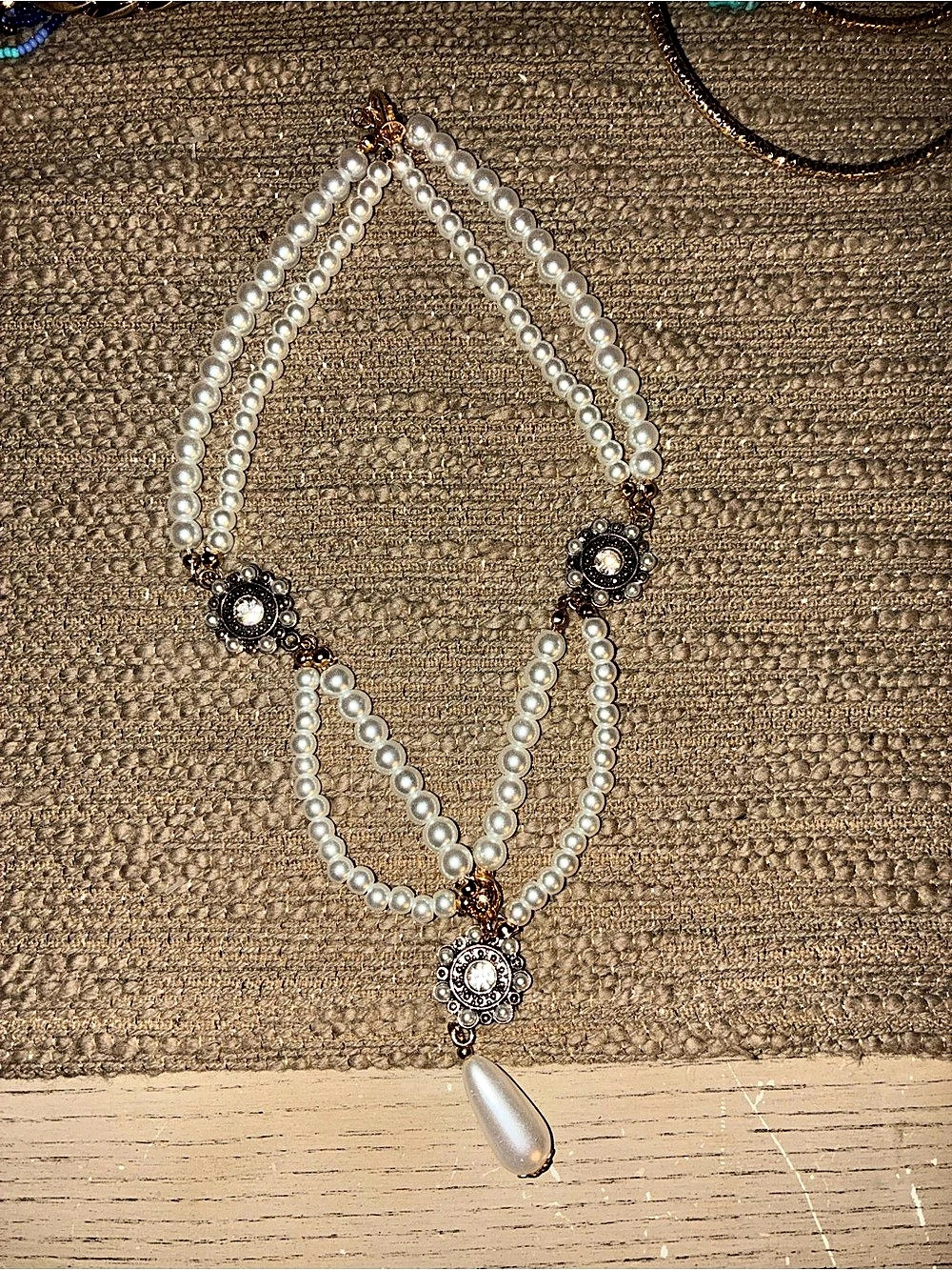 Pearl Drop Pendant Necklace in White & Gold